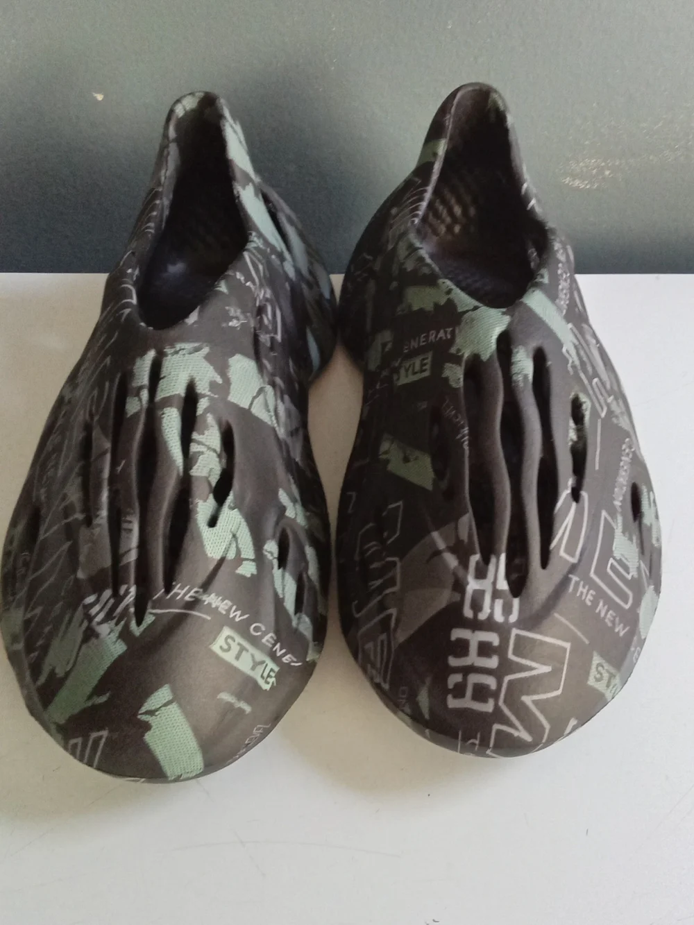 Graphic Print Foam Runner Clogs Dark Grey Sage Green Slip On Shoes